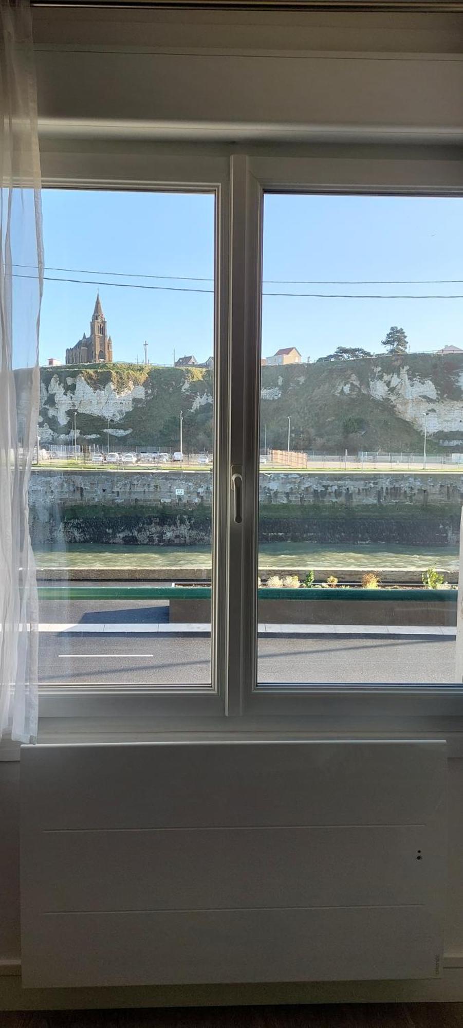 Appartement Quai Ouest, Vue Entree Port, Stationnement Gratuit, Lits Faits Pour Votre Arrivee, Serviettes De Toilettes Fournies Dieppe Exterior foto