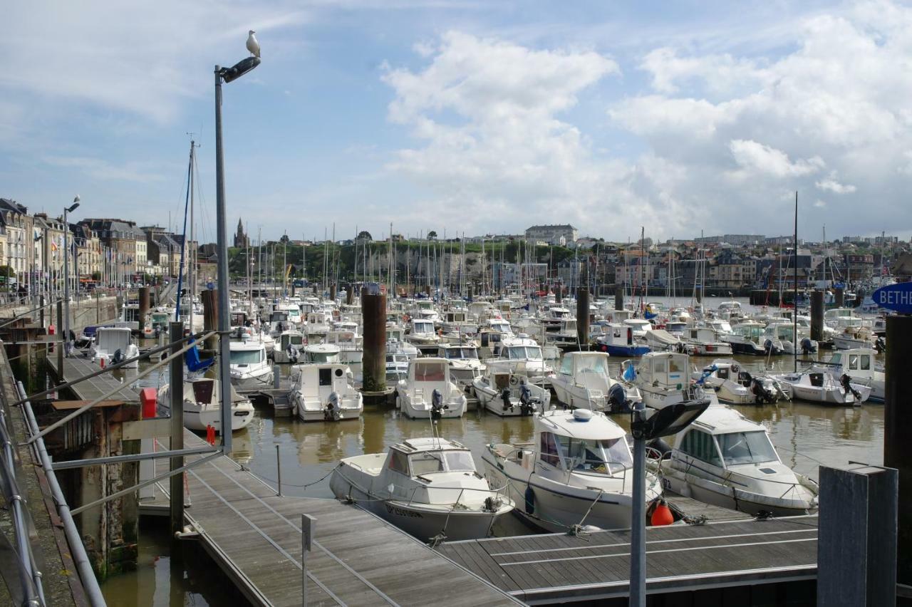 Appartement Quai Ouest, Vue Entree Port, Stationnement Gratuit, Lits Faits Pour Votre Arrivee, Serviettes De Toilettes Fournies Dieppe Exterior foto